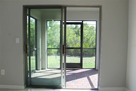 Villa ou maison à vendre à Port Charlotte, Floride: 4 chambres, 137.96 m2 № 2302310 - photo 13