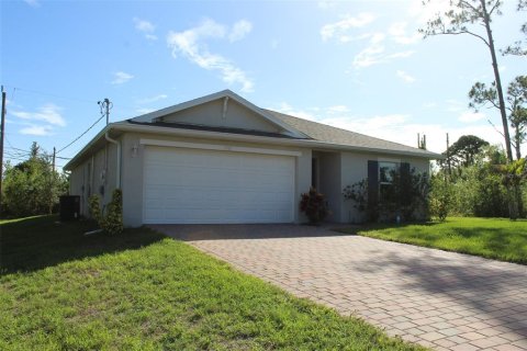 Villa ou maison à vendre à Port Charlotte, Floride: 4 chambres, 137.96 m2 № 2302310 - photo 4