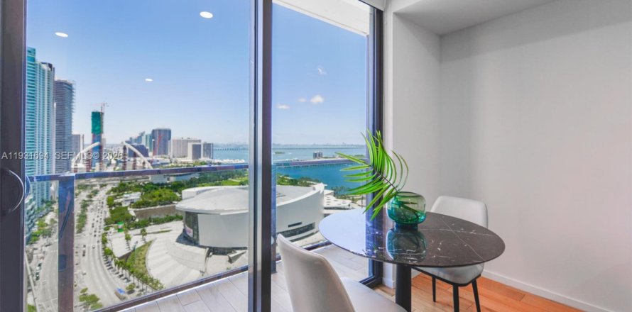 Condominio en Miami, Florida, 1 dormitorio  № 1996204