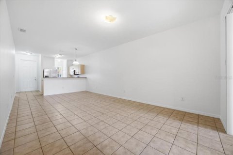 Villa ou maison à louer à Poinciana, Floride: 3 chambres, 116.03 m2 № 2387388 - photo 11