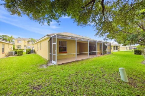 Villa ou maison à louer à Poinciana, Floride: 3 chambres, 116.03 m2 № 2387388 - photo 28