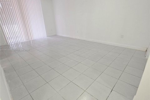 Copropriété à louer à Miami, Floride: 2 chambres, 74.32 m2 № 2007459 - photo 3