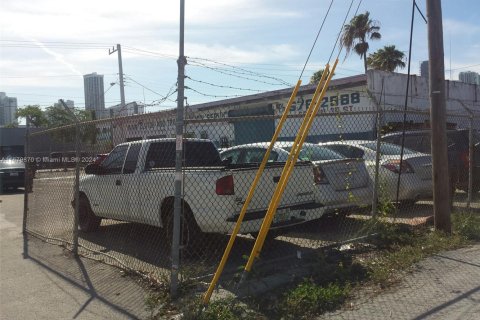 Commercial property in Miami, Florida № 1944957 - photo 2
