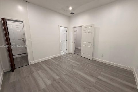 Villa ou maison à louer à Fort Lauderdale, Floride: 1 chambre № 2067114 - photo 8