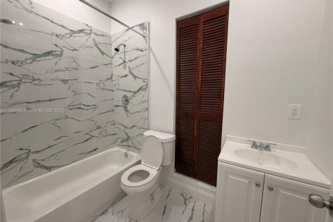 Villa ou maison à louer à Fort Lauderdale, Floride: 1 chambre № 2067114 - photo 4