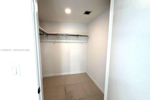 Condominio en venta en Miami, Florida, 1 dormitorio, 73.39 m2 № 2353579 - foto 11