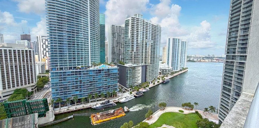 Condominio en Miami, Florida, 1 dormitorio  № 2353579