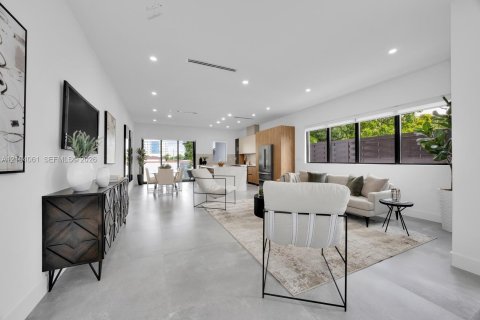 Touwnhouse à vendre à Miami, Floride: 4 chambres, 272.11 m2 № 2421195 - photo 6