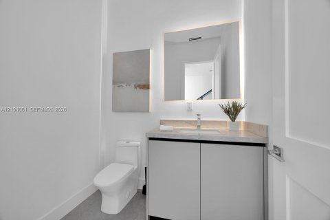 Touwnhouse à vendre à Miami, Floride: 4 chambres, 272.11 m2 № 2421195 - photo 18