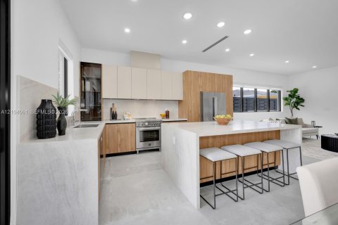 Touwnhouse à vendre à Miami, Floride: 4 chambres, 272.11 m2 № 2421195 - photo 17