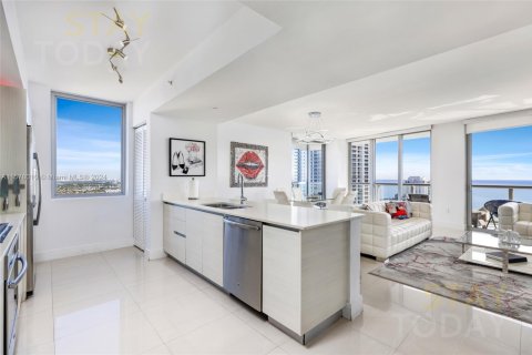 Copropriété à louer à Hallandale Beach, Floride: 3 chambres, 146.51 m2 № 1933859 - photo 14