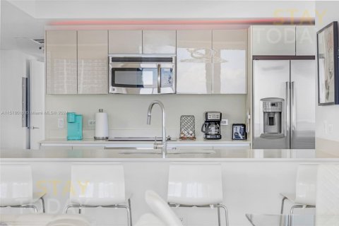 Copropriété à louer à Hallandale Beach, Floride: 3 chambres, 146.51 m2 № 1933859 - photo 17