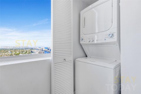 Copropriété à louer à Hallandale Beach, Floride: 3 chambres, 146.51 m2 № 1933859 - photo 20