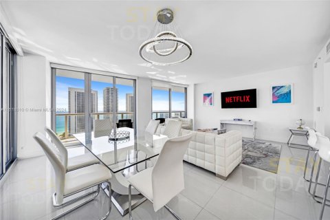 Copropriété à louer à Hallandale Beach, Floride: 3 chambres, 146.51 m2 № 1933859 - photo 2
