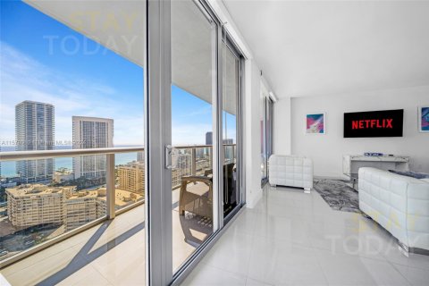 Copropriété à louer à Hallandale Beach, Floride: 3 chambres, 146.51 m2 № 1933859 - photo 12