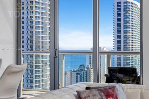 Copropriété à louer à Hallandale Beach, Floride: 3 chambres, 146.51 m2 № 1933859 - photo 8