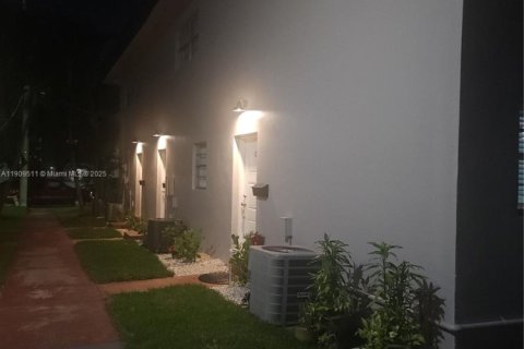 Touwnhouse à louer à Miami, Floride: 2 chambres, 96.34 m2 № 2012990 - photo 6
