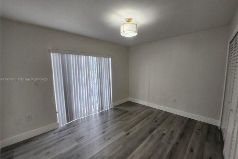 Touwnhouse à louer à Miami, Floride: 2 chambres, 96.34 m2 № 2012990 - photo 5