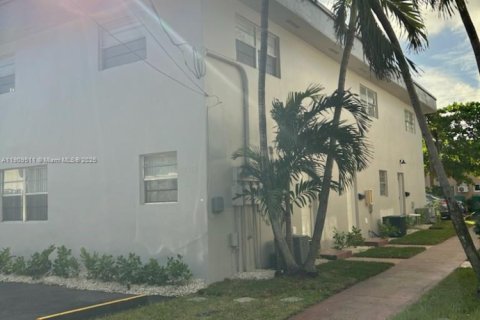 Touwnhouse à louer à Miami, Floride: 2 chambres, 96.34 m2 № 2012990 - photo 3