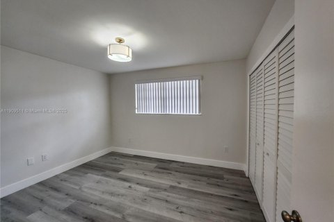 Touwnhouse à louer à Miami, Floride: 2 chambres, 96.34 m2 № 2012990 - photo 10