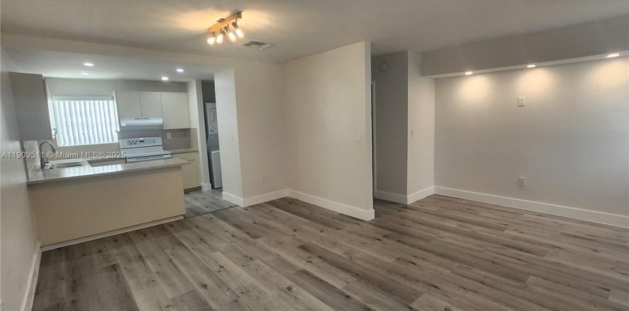 Touwnhouse à Miami, Floride 2 chambres, 96.34 m2 № 2012990