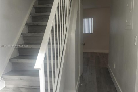 Touwnhouse à louer à Miami, Floride: 2 chambres, 96.34 m2 № 2012990 - photo 14