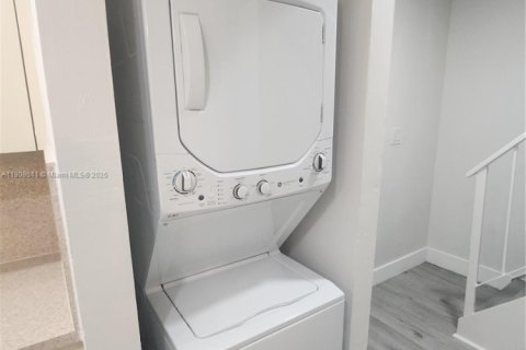 Touwnhouse à louer à Miami, Floride: 2 chambres, 96.34 m2 № 2012990 - photo 8