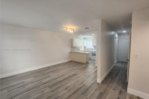 Touwnhouse à louer à Miami, Floride: 2 chambres, 96.34 m2 № 2012990 - photo 13