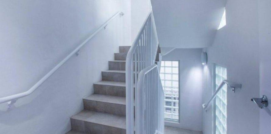 House in Miami Beach, Florida 1 bedroom, 228.35 sq.m. № 1129226