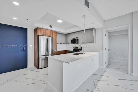 Apartment in North Miami, Florida 2 bedrooms, 83.7 sq.m. № 1924907 - photo 2