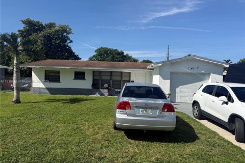 House in Lauderhill, Florida 4 bedrooms, 146.6 sq.m. № 2021000