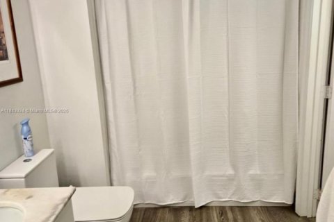 Condo in Miami, Florida, 1 bedroom  № 1836379 - photo 6
