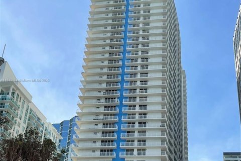 Condo in Miami, Florida, 1 bedroom  № 1836379 - photo 13