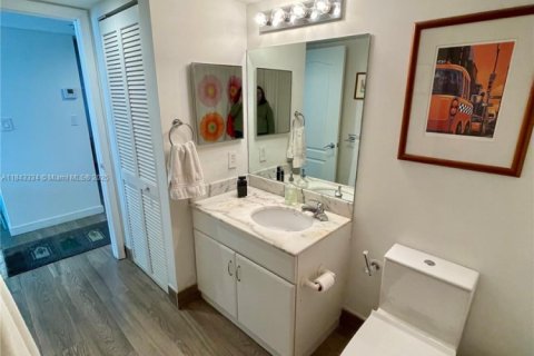 Condo in Miami, Florida, 1 bedroom  № 1836379 - photo 5
