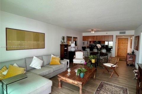 Condo in Miami, Florida, 1 bedroom  № 1836379 - photo 2