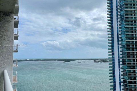 Condo in Miami, Florida, 1 bedroom  № 1836379 - photo 1