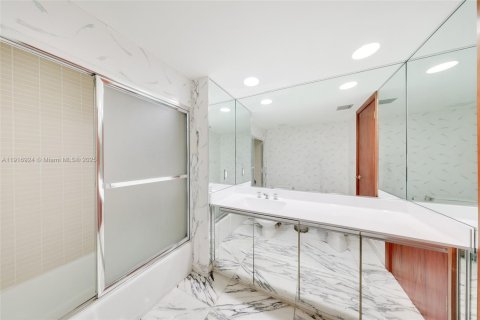 Купить кондоминиум в Майами, Флорида 3 спальни, 150.87м2, № 1974452 - фото 17