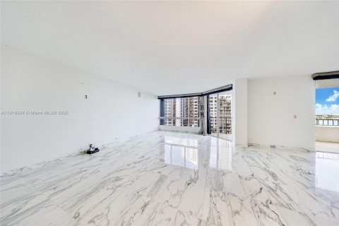 Купить кондоминиум в Майами, Флорида 3 спальни, 150.87м2, № 1974452 - фото 13