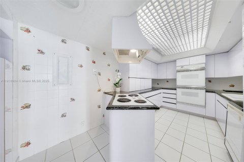 Купить кондоминиум в Майами, Флорида 3 спальни, 150.87м2, № 1974452 - фото 9