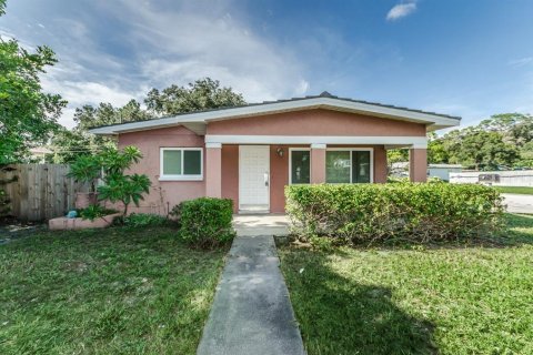 Villa ou maison à Saint Petersburg, Floride 3 chambres, 201.6 m2 № 2272931