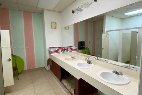 Commercial property in Sanford, Florida № 1703511 - photo 16