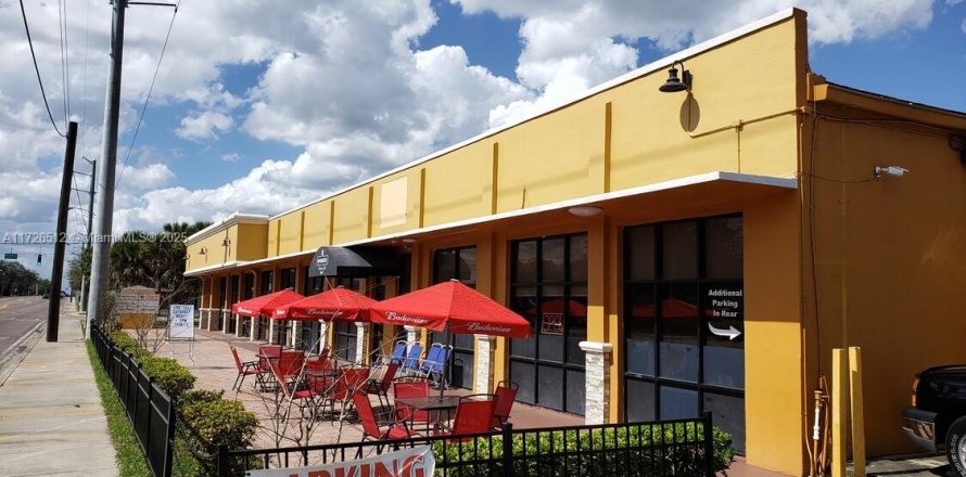 Commercial property in Sanford, Florida № 1703511
