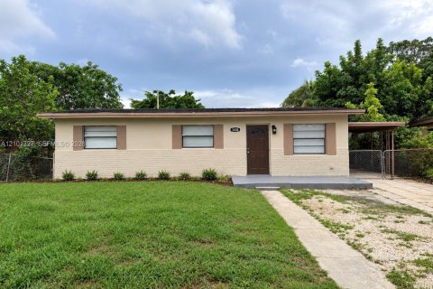 Villa ou maison à vendre à Fort Lauderdale, Floride: 3 chambres, 105.26 m2 № 2402002 - photo 2