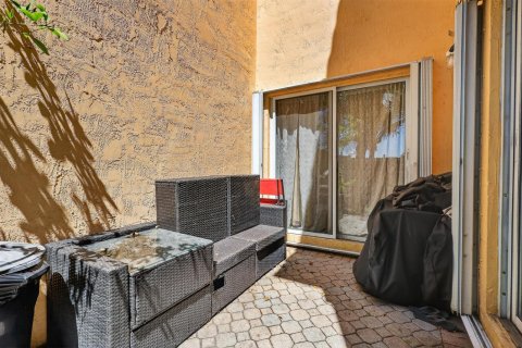 Купить таунхаус в Майами, Флорида 3 комнаты, 181.81м2, № 2077889 - фото 26
