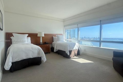 Condo in Miami, Florida, 2 bedrooms  № 1985108 - photo 13