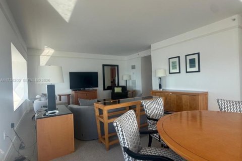 Condo in Miami, Florida, 2 bedrooms  № 1985108 - photo 19