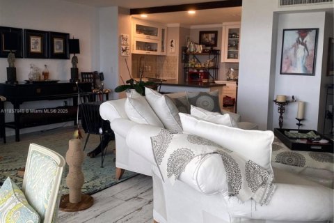 Condo in Miami, Florida, 2 bedrooms  № 1889664 - photo 9