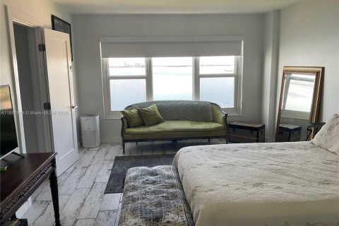 Condo in Miami, Florida, 2 bedrooms  № 1889664 - photo 27