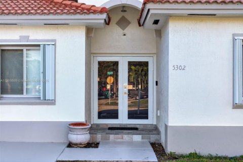 Villa ou maison à vendre à Miami, Floride: 5 chambres, 166.3 m2 № 1963410 - photo 6