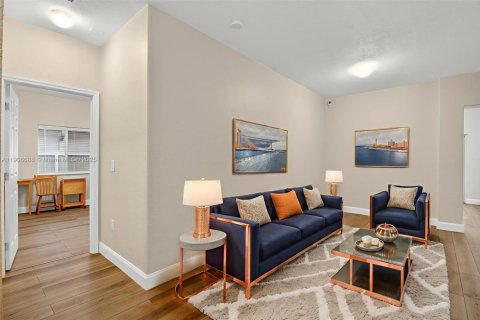 Villa ou maison à vendre à Miami, Floride: 5 chambres, 166.3 m2 № 1963410 - photo 17